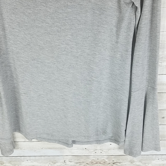 Tahari, Gray top with long bell sleeves, Sz XS - Picture 8 of 10